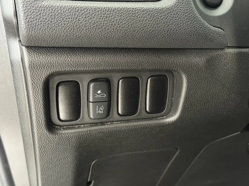 Used 2024 White Mitsubishi S image 6