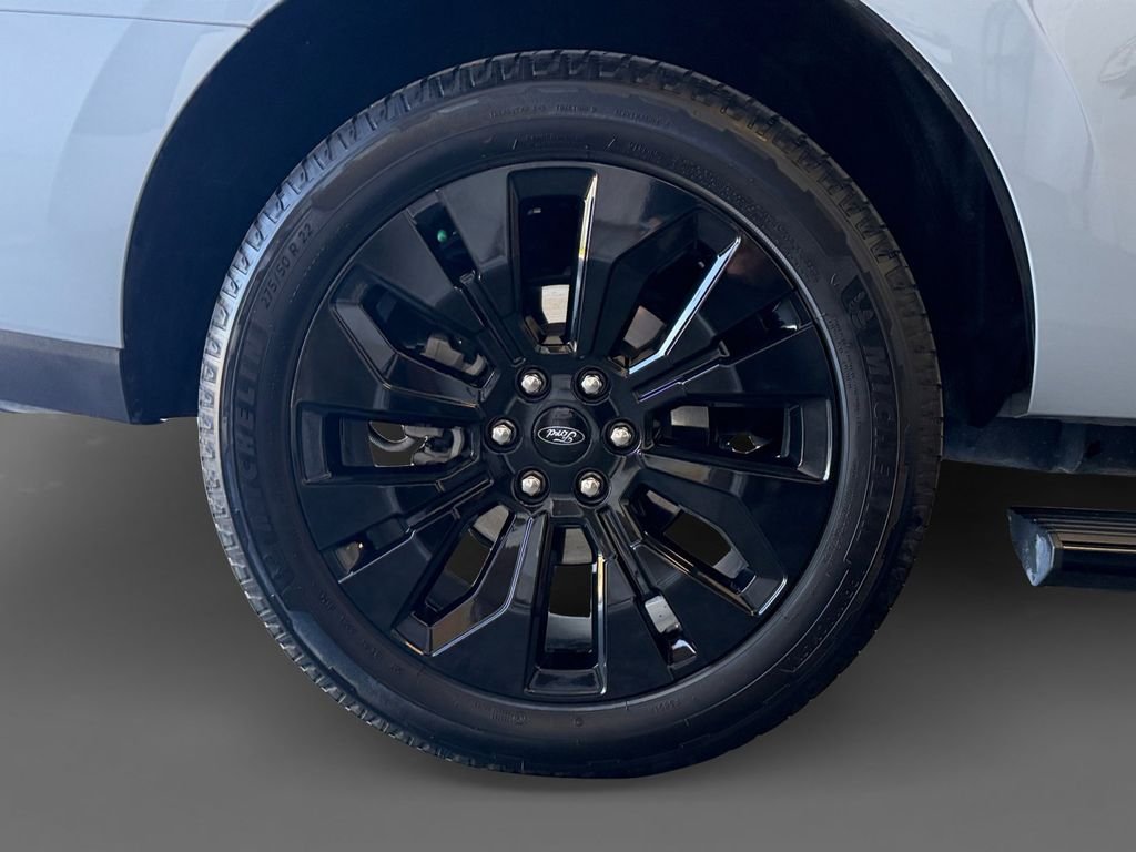 Used 2025 Gray Ford Platinum image 10