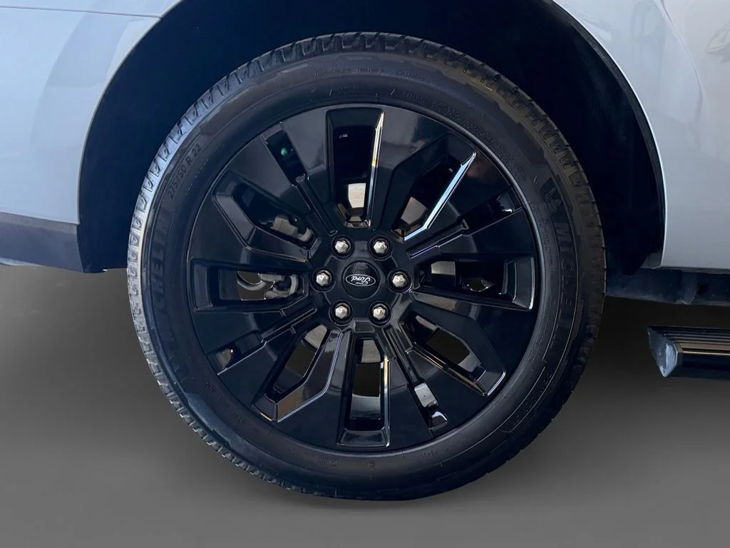 Used 2025 Gray Ford Platinum image 10