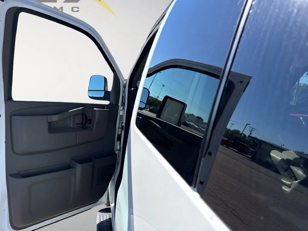 Used 2025 Summit White Chevrolet 1LT image 16