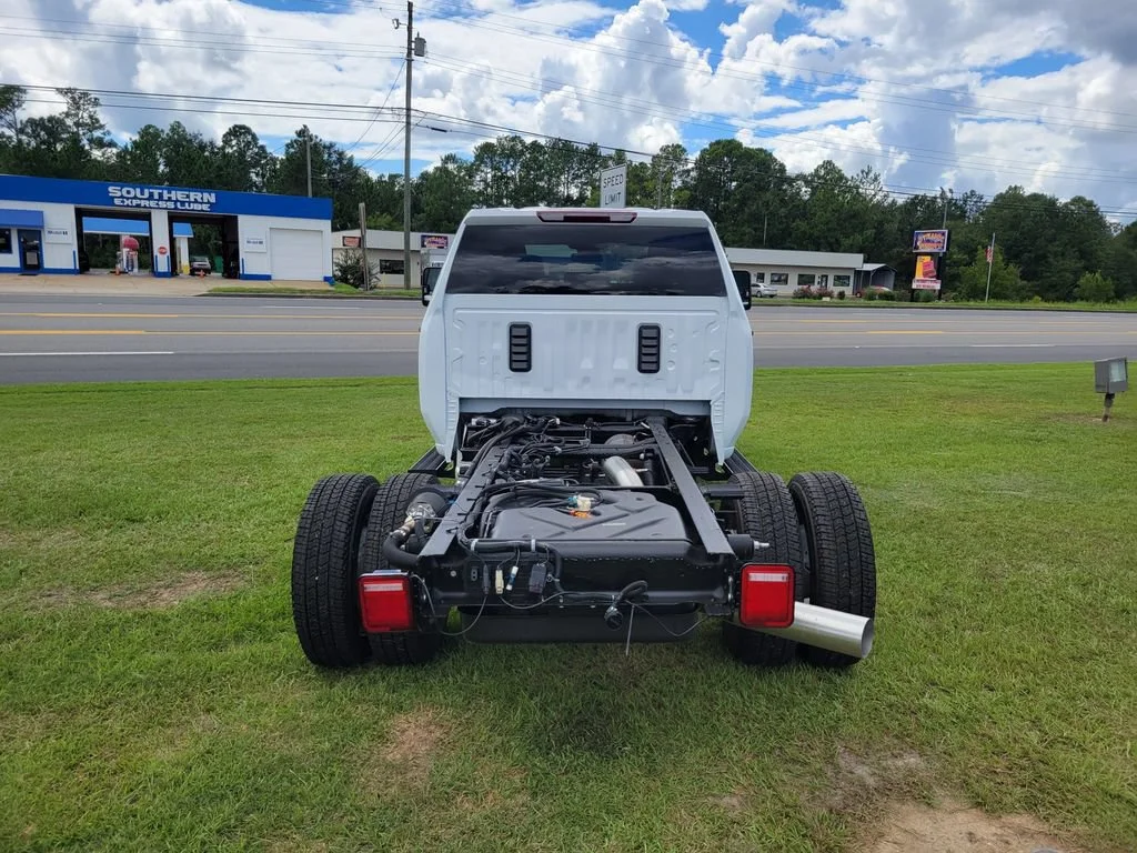 New 2026 Summit White Chevrolet Work Truck image 5