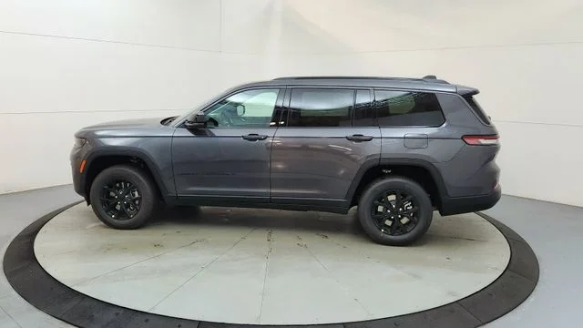 New 2026 Baltic Gray Metallic Clear-Coat Exterior Paint Jeep Altitude image 6