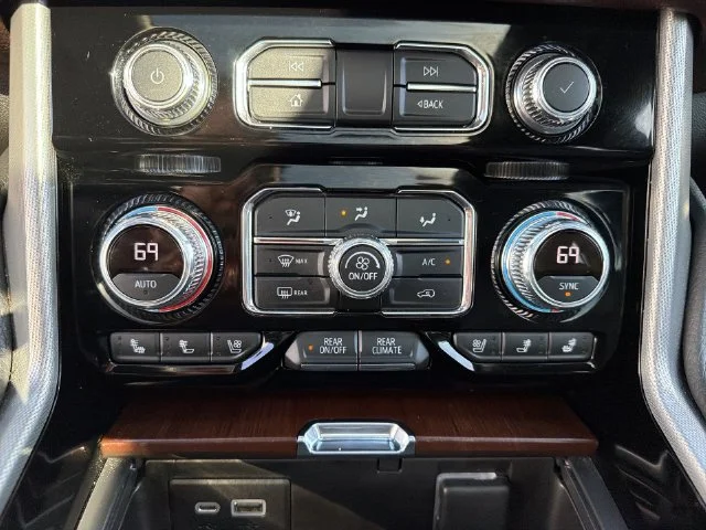 Used 2021  GMC Denali image 22
