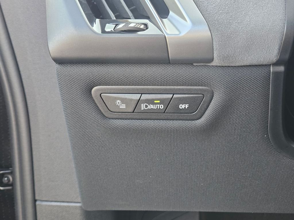 Used 2026 Black BMW xDrive60 image 31