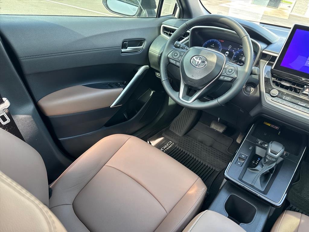 Used 2026 Wind Chill Pearl Toyota XLE image 12