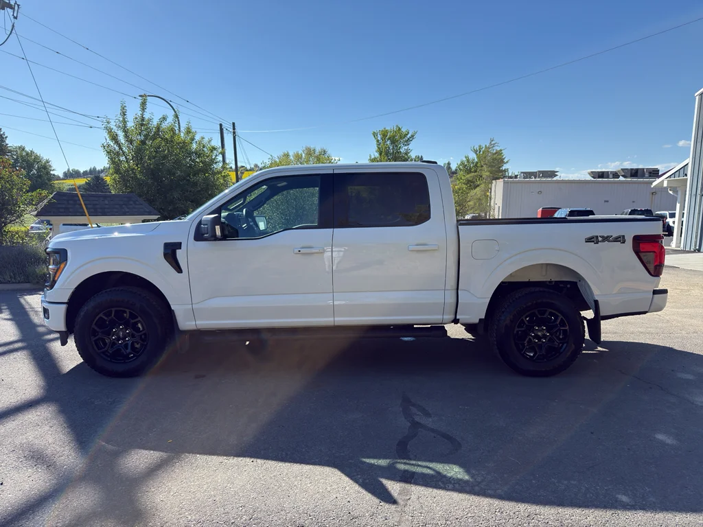 Used 2025 Oxford White Ford XLT image 12