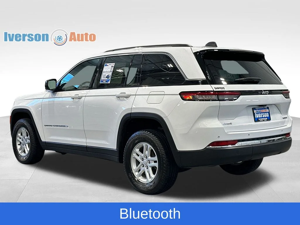 Used 2023 White Jeep Laredo image 7