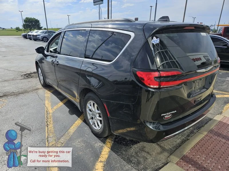Used 2022 Brilliant Black Crystal Pearlcoat Chrysler Touring L image 3