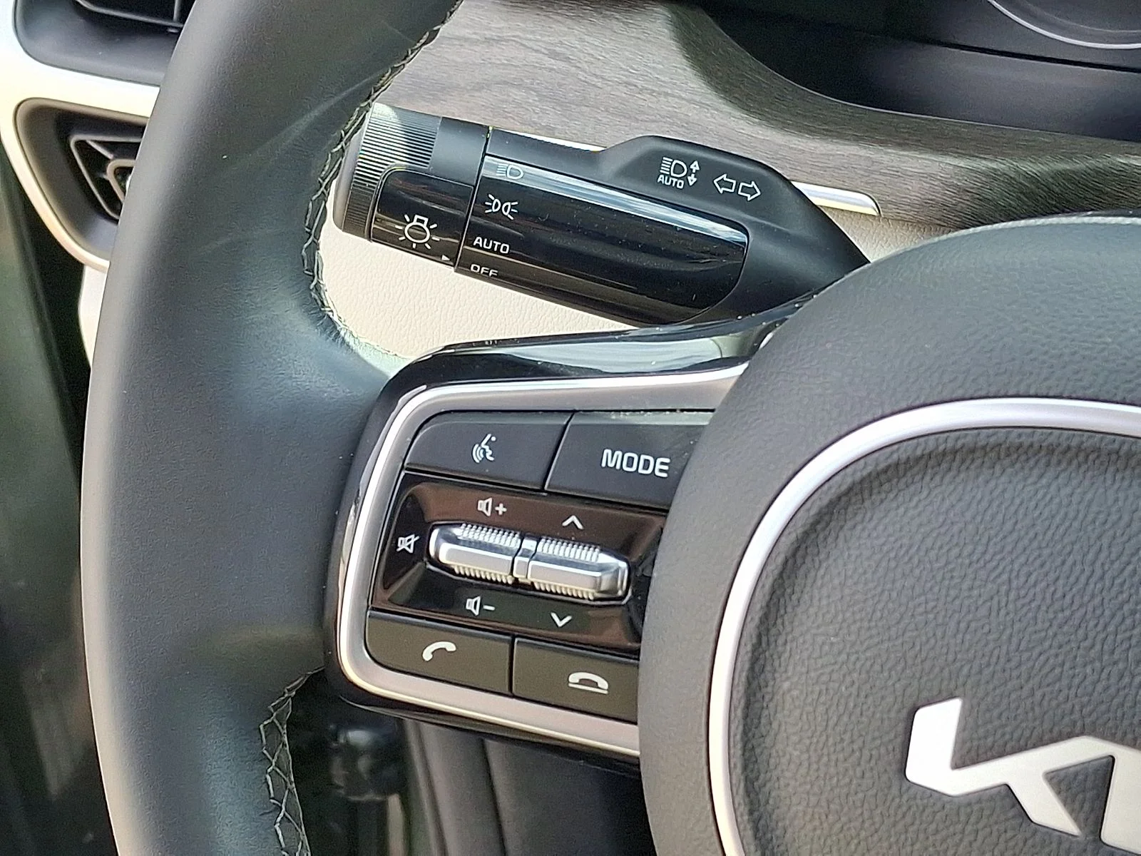 Used 2023 Green Kia X-Line S image 22