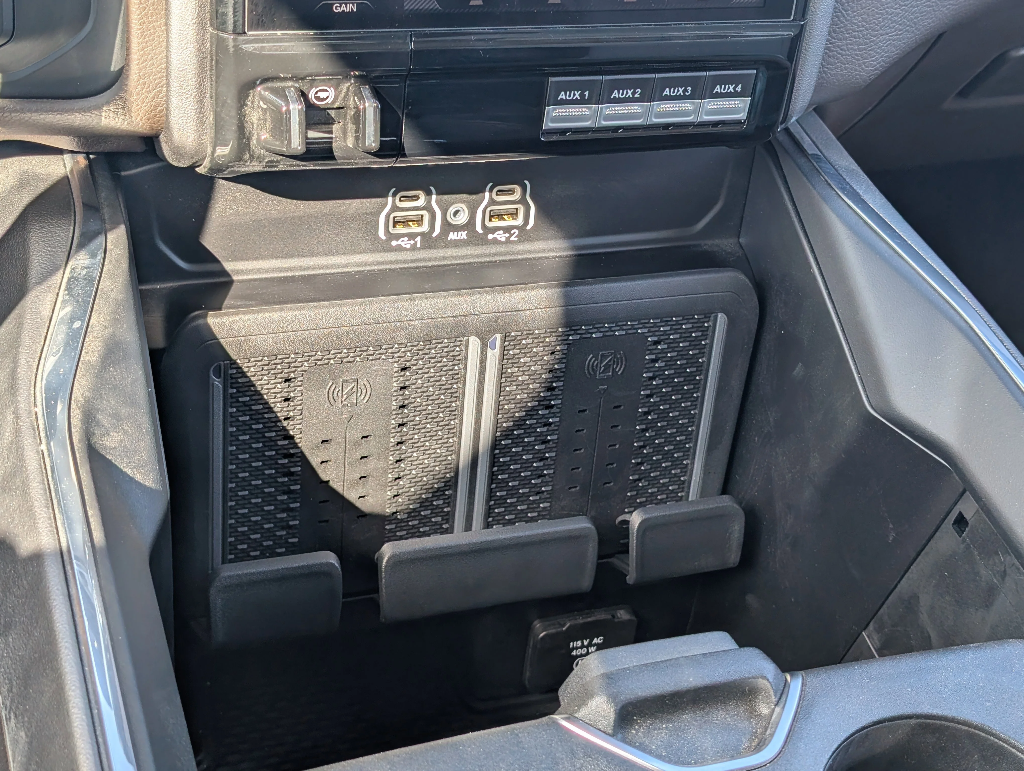 Used 2025 Granite Crystal Metallic Ram Laramie image 34