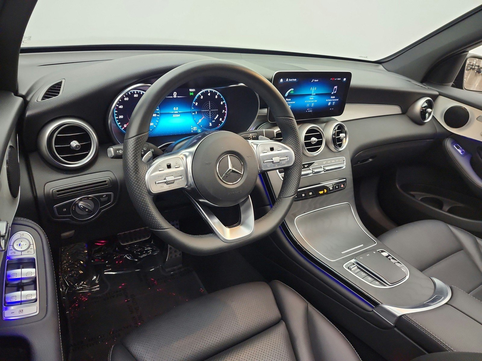 Used 2022 Black Mercedes-Benz GLC 300 SUV image 14