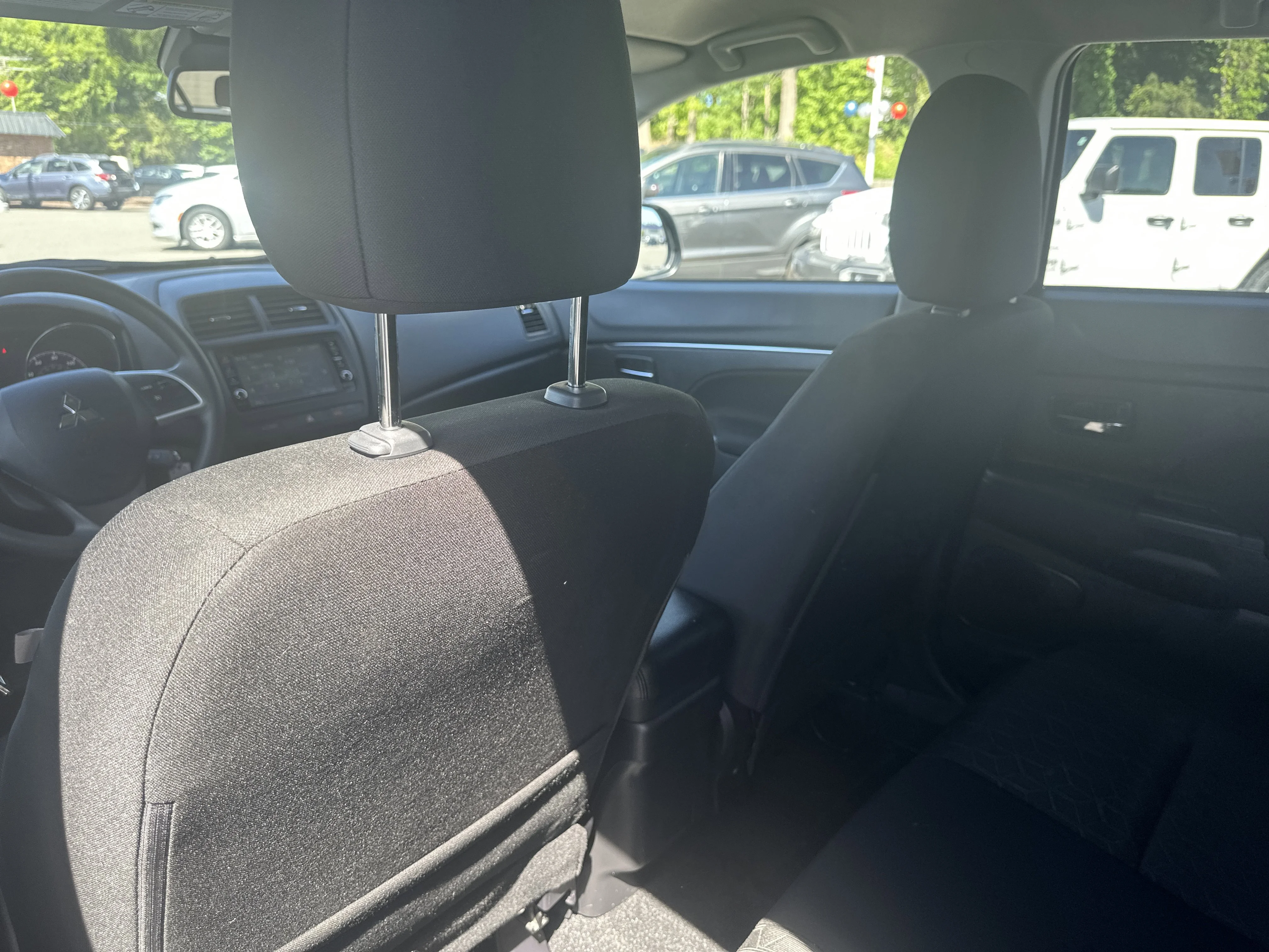 Used 2025  Mitsubishi ES image 19