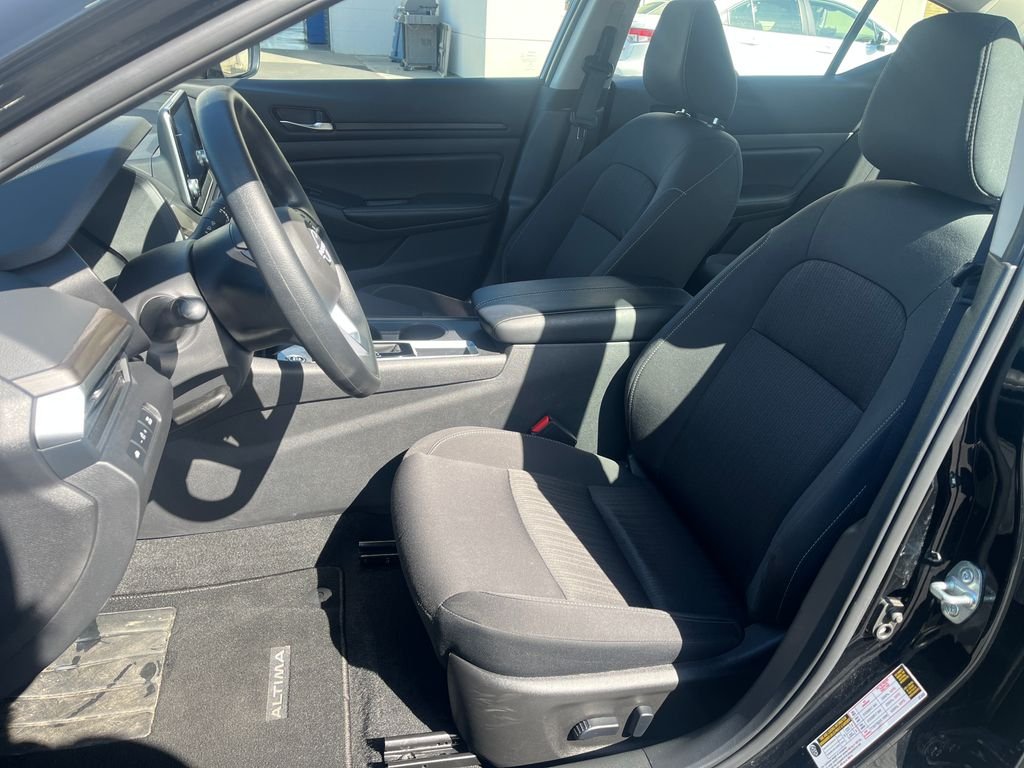 2025 Nissan Altima SV - Photo 10