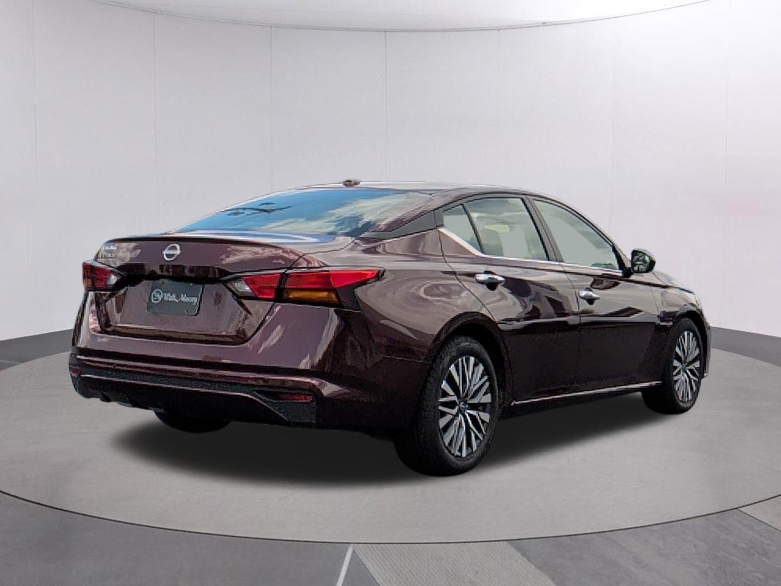 Used 2025 Garnet Pearl Metallic Nissan SV image 5