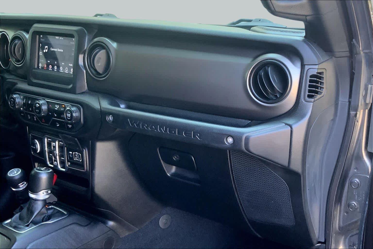 Used 2018 Granite Crystal Metallic Clearcoat Jeep Sport S image 18