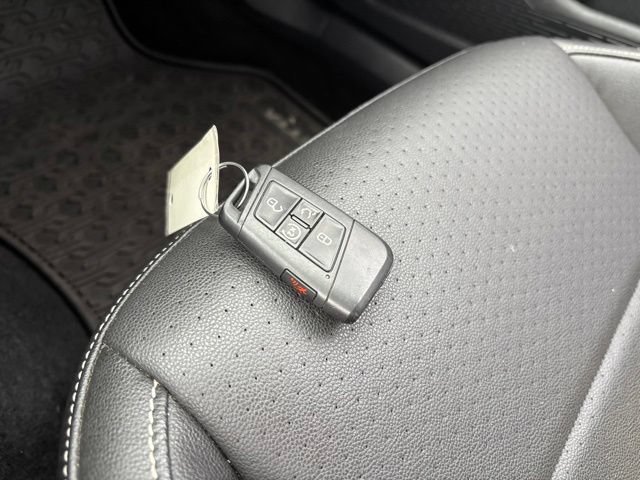 Used 2023 Silver Metallic Volkswagen SE image 22