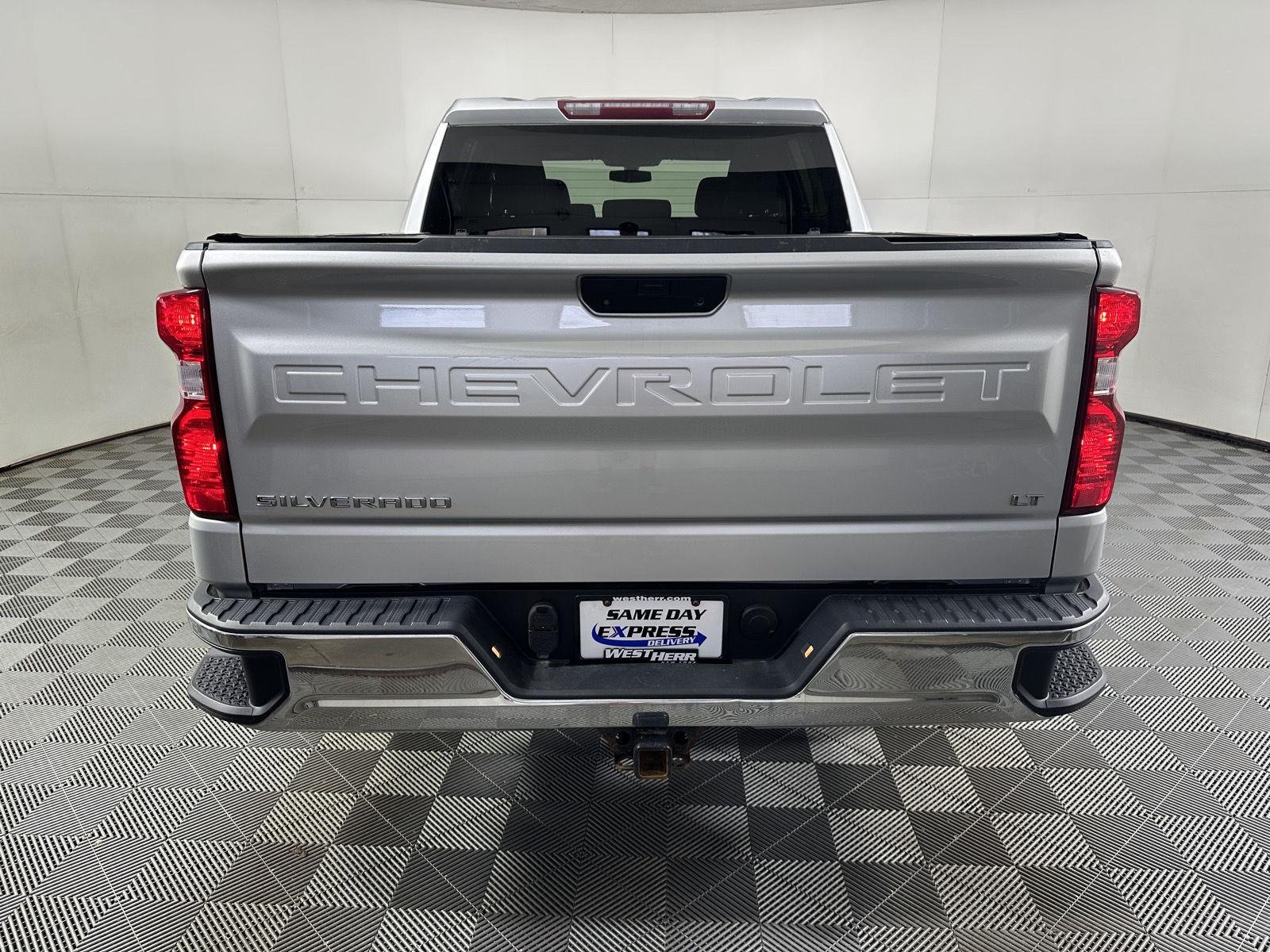 Used 2021 Silver Ice Metallic Chevrolet LT image 16