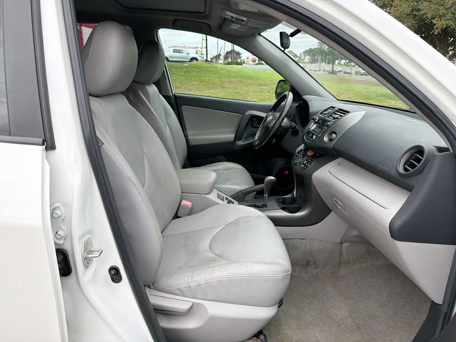 Used 2010 Blizzard Pearl Toyota Ltd image 15