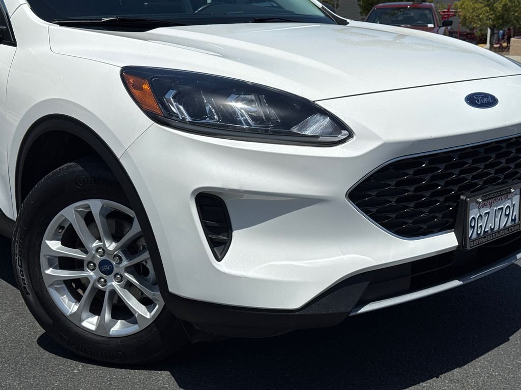 Used 2022 White Ford SE image 6
