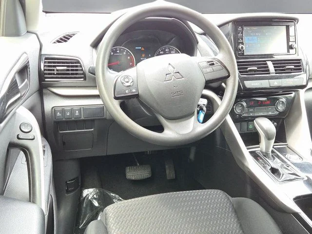 Used 2024  Mitsubishi ES image 3