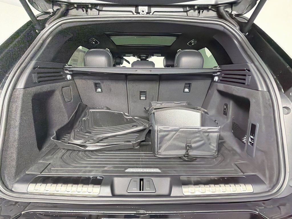New 2027 Santorini Black Land Rover Dynamic SE P400 image 28