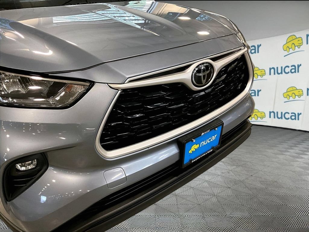 Used 2020 Moon Dust Toyota XLE image 33