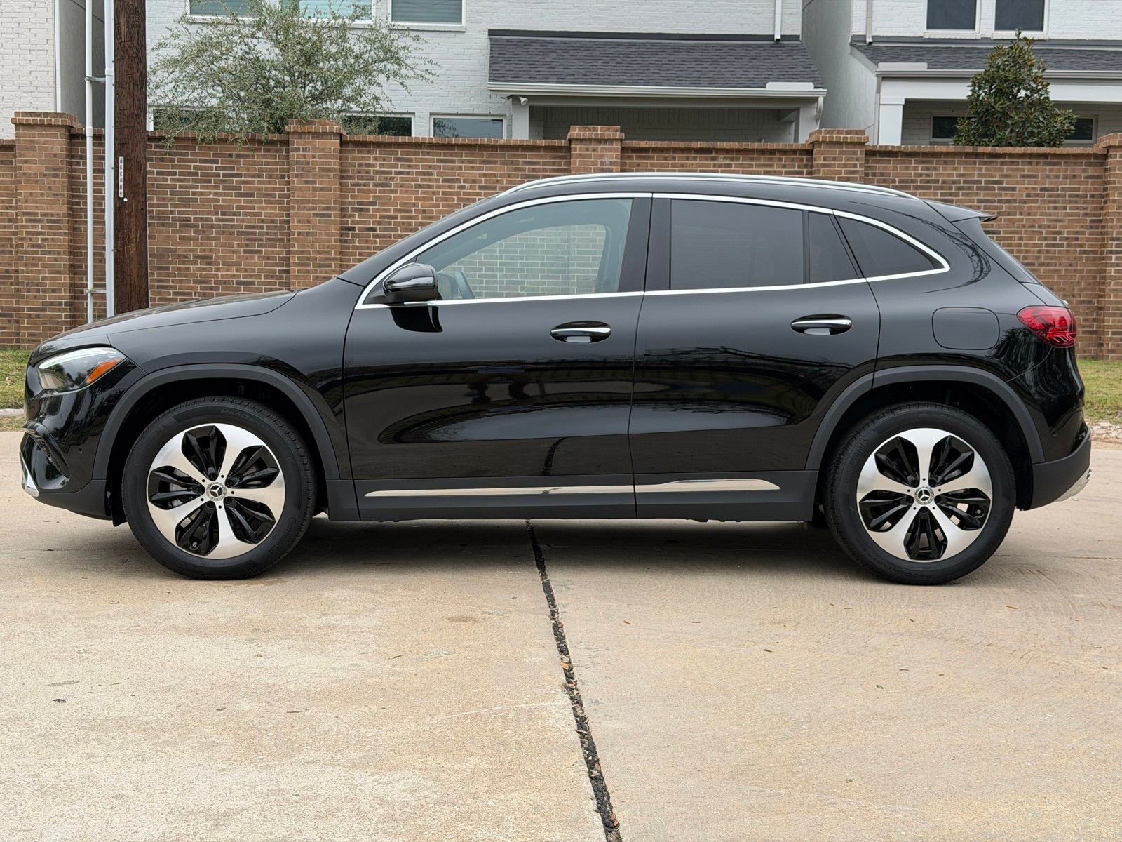 Certified Used 2025 Black Mercedes-Benz GLA 250 image 10