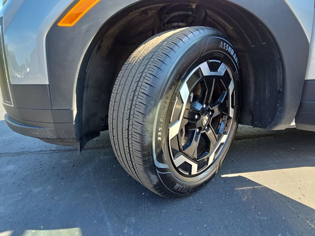 Used 2025 Silver Hyundai SEL image 34