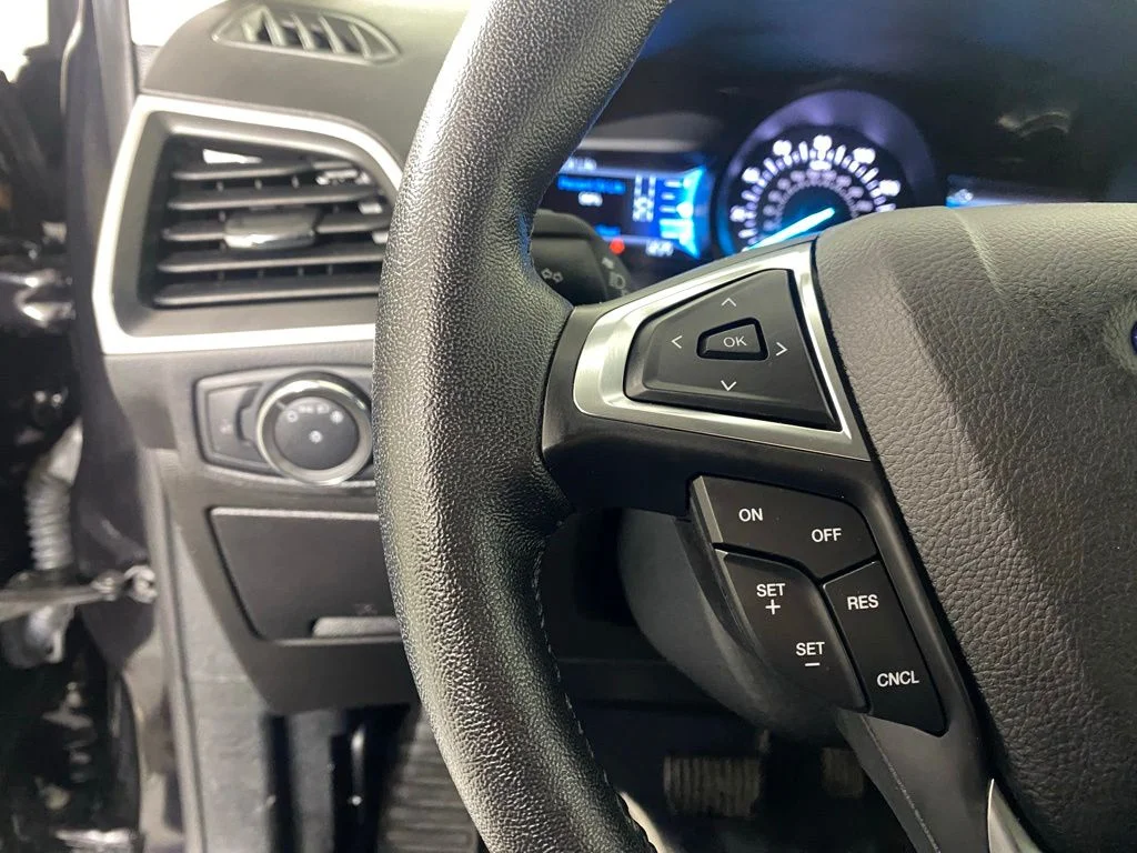 Used 2022 Black Ford SEL image 15