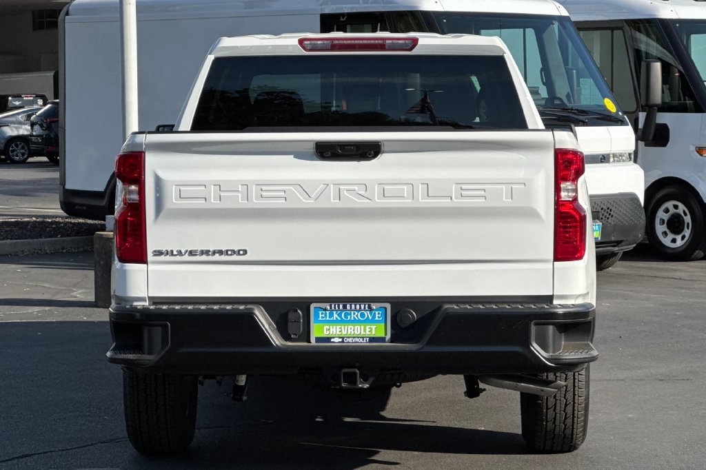 New 2026 Summit White Chevrolet WT image 4