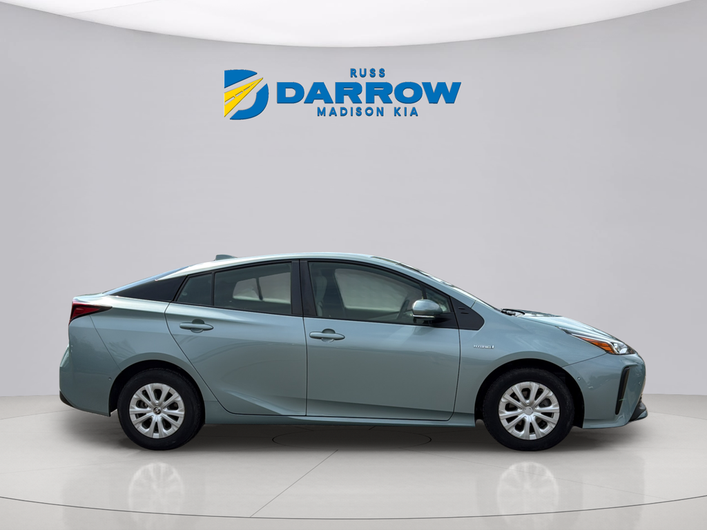 Used 2022 Pearl Toyota LE image 6