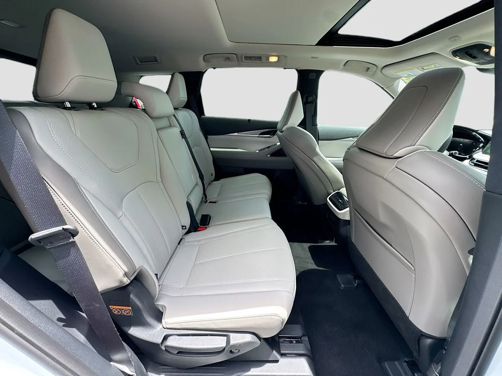 Certified Used 2026 White INFINITI LUXE image 30