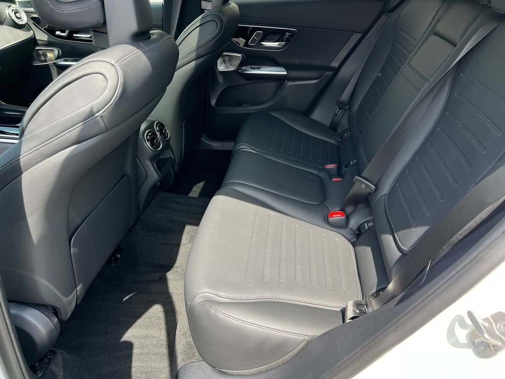 New 2026 Polar White Mercedes-Benz GLC 300 image 24