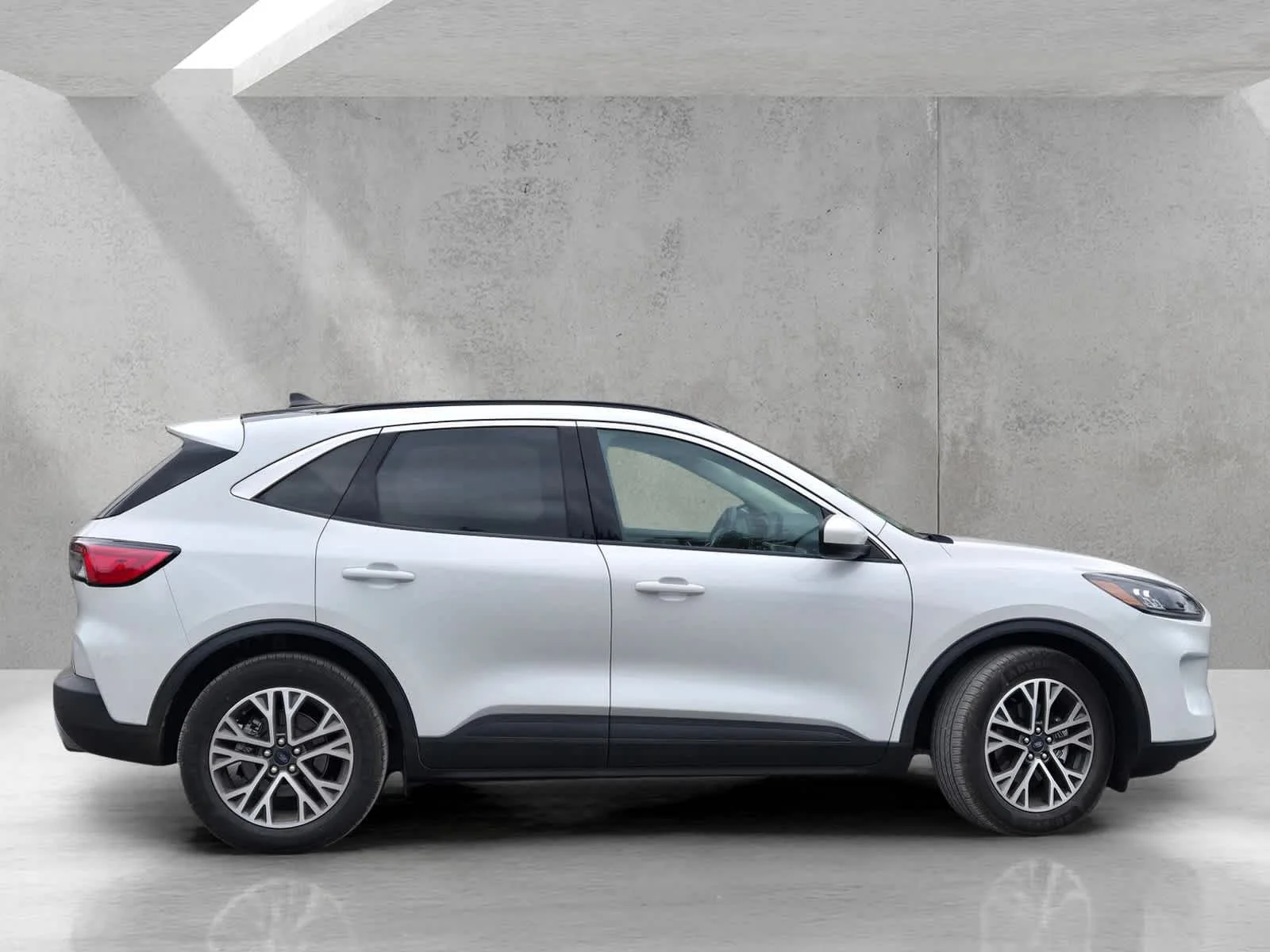 Used 2020  Ford SEL image 3