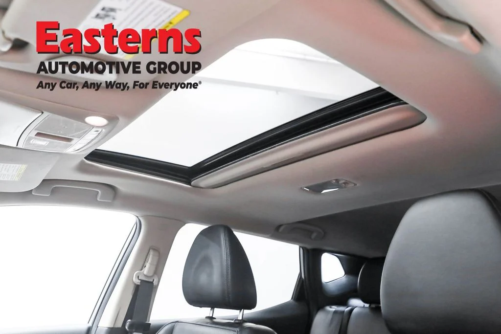 Used 2022 Silver Nissan SL image 35