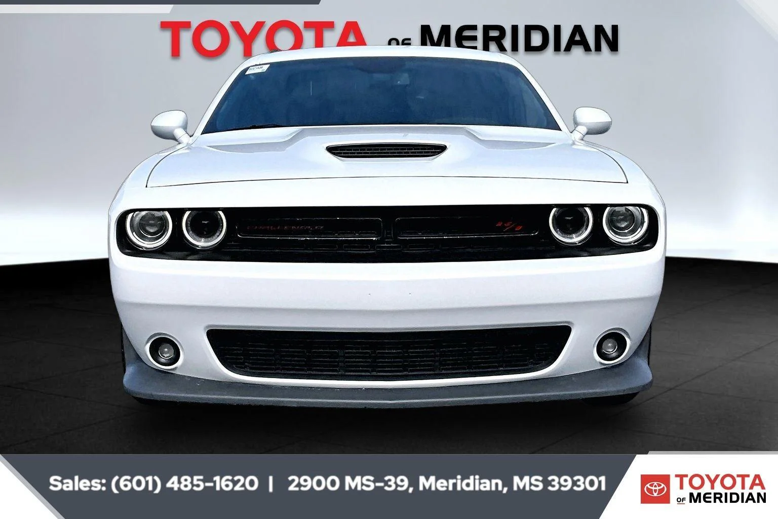 Used 2022 White Knuckle Clearcoat Dodge R/T image 3
