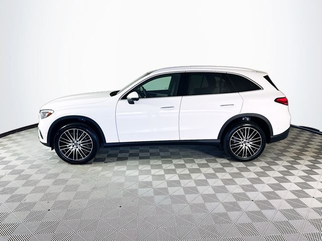 New 2026 Polar White Mercedes-Benz GLC 300 image 4