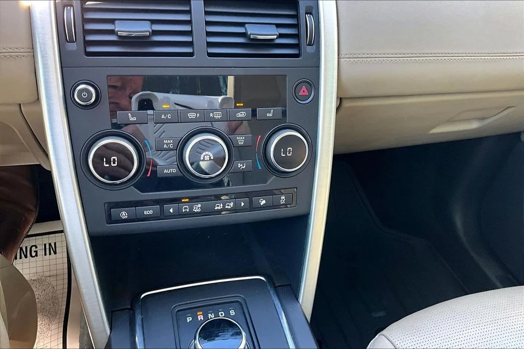 Used 2019 Loire Blue Metallic Land Rover HSE image 24