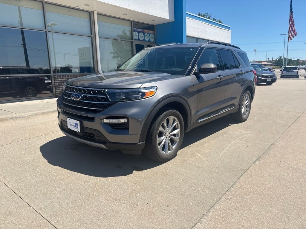 Used 2021 Gray Metallic Ford XLT image 1