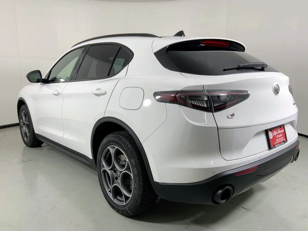 New 2025 Milano White Exterior Paint Alfa Romeo Ti image 10