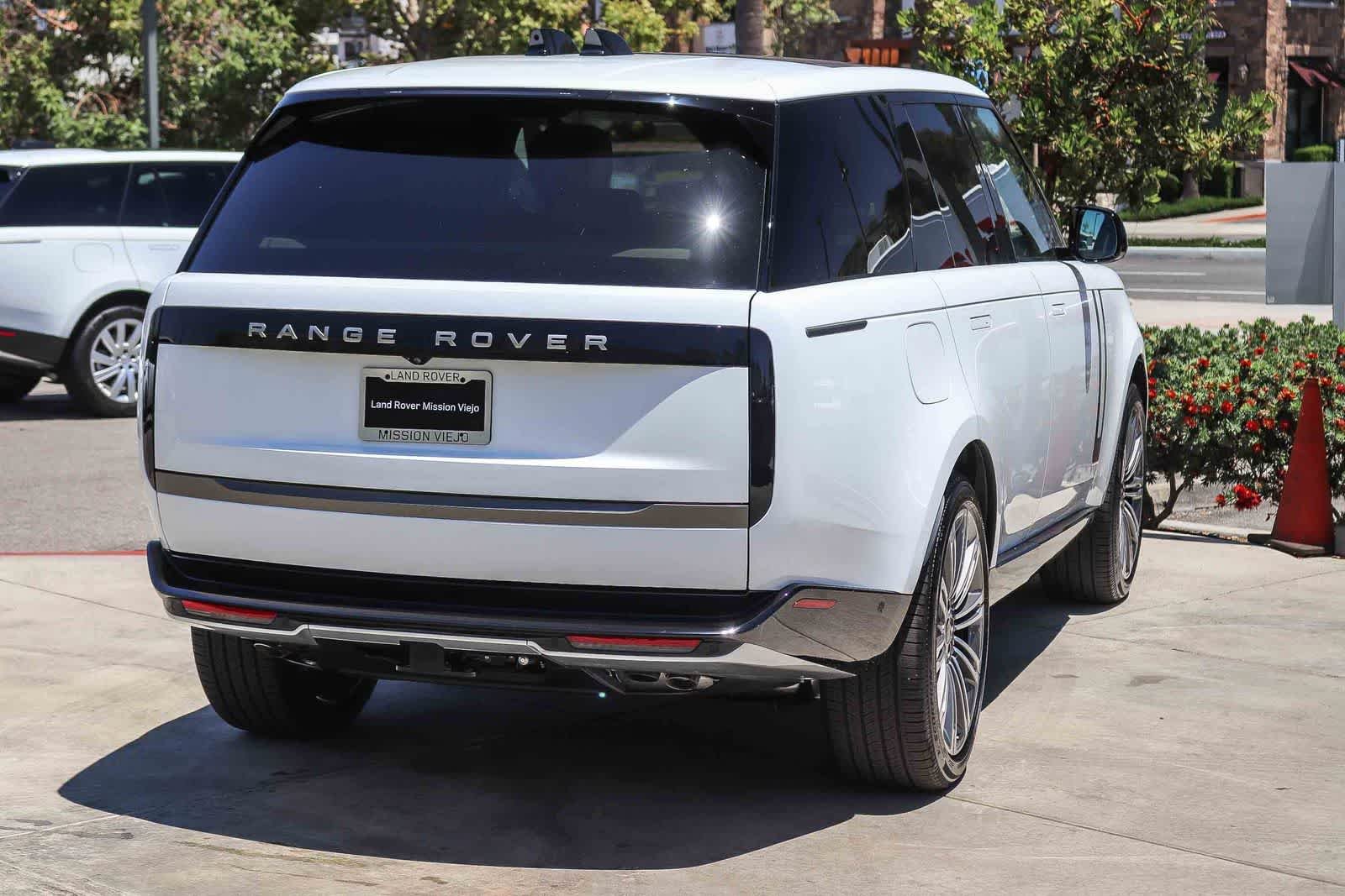 New 2026 Fuji White Land Rover SE image 6