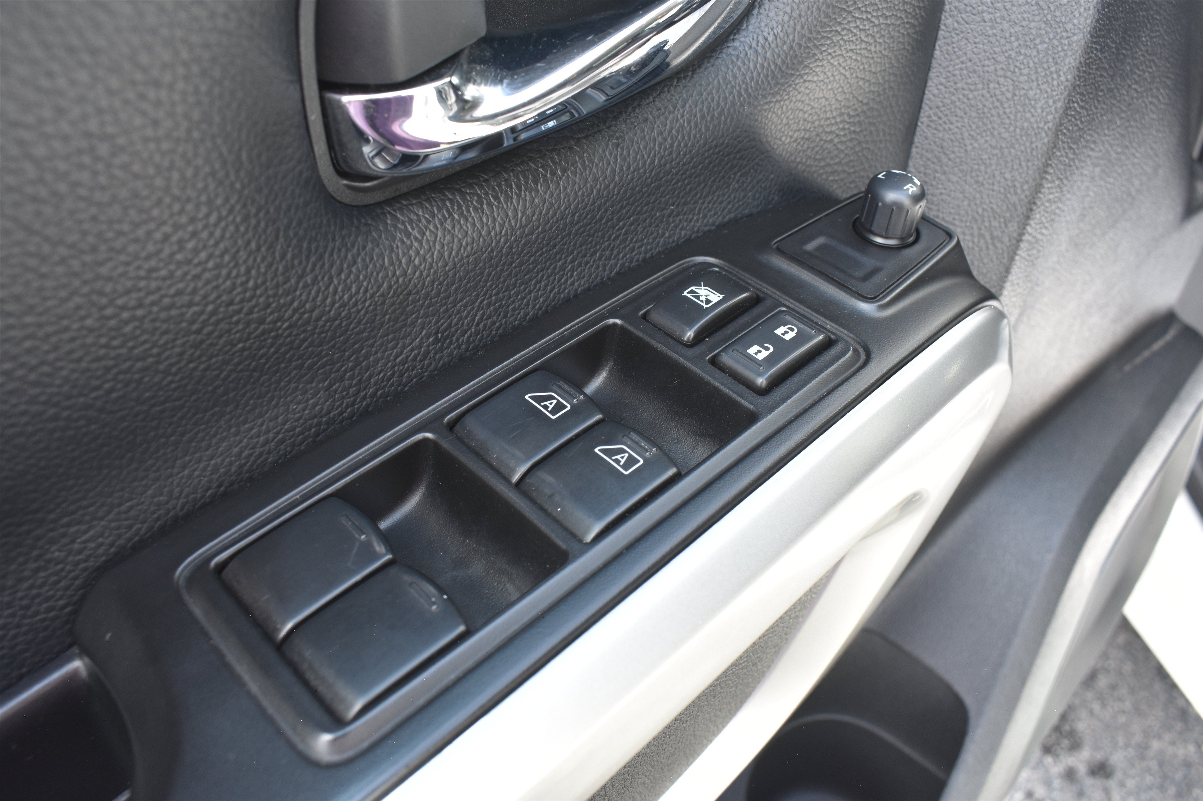 Used 2023 Glacier White Nissan SV image 12