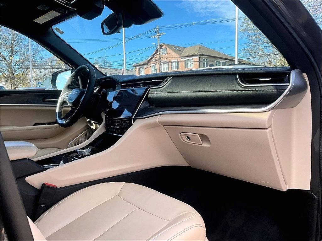 Used 2023 Metallic Jeep Limited image 14