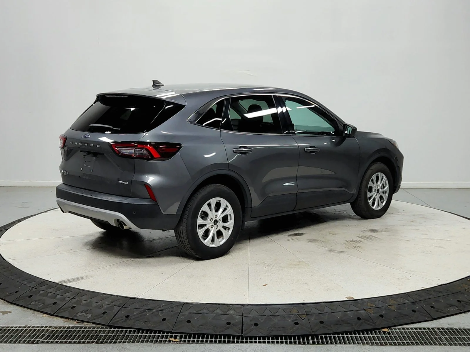 Used 2024 Gray Ford Active image 8