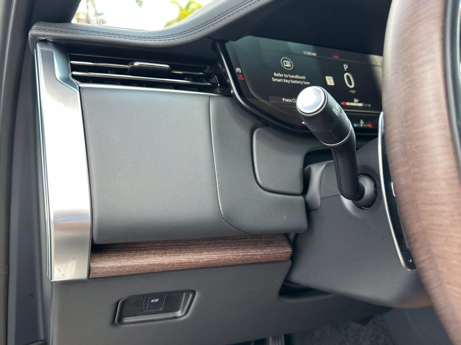 Used 2023  Land Rover SE image 34