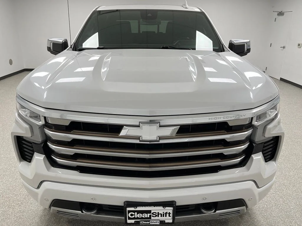 Used 2022 Beige Chevrolet High Country image 3