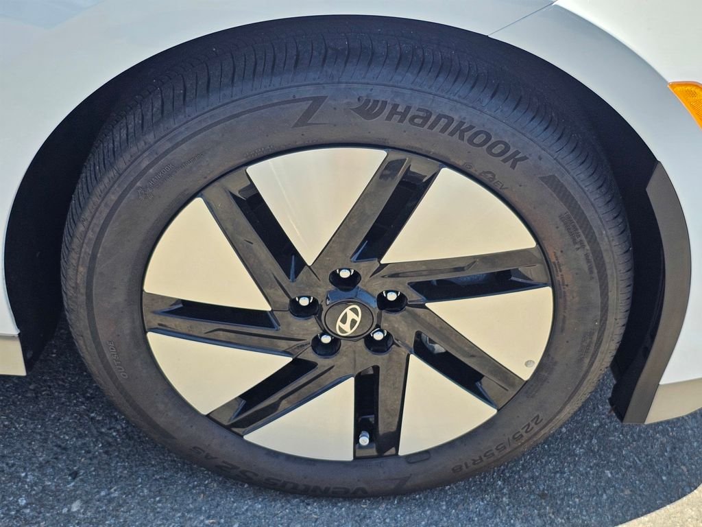 2024 Hyundai IONIQ 6 SE - Photo 10