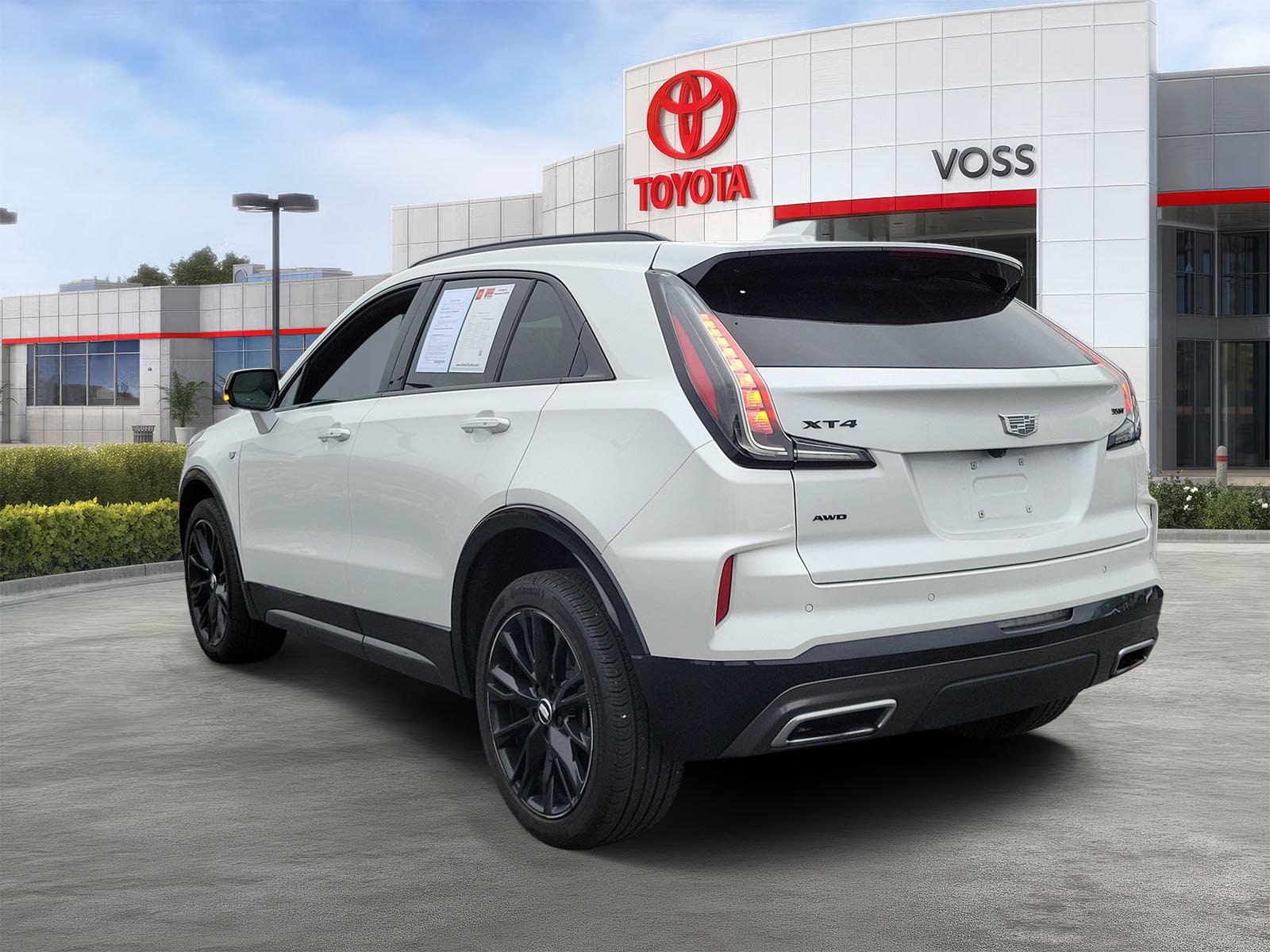 2025 Cadillac XT4 Sport, photo 2 of 12
