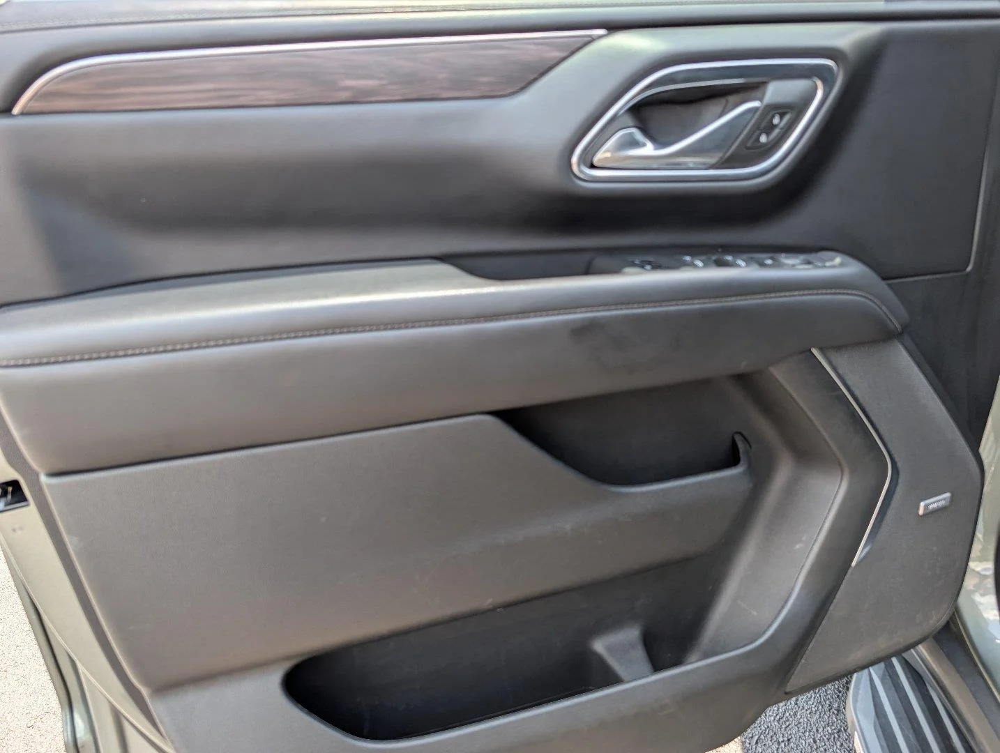 Used 2023 SILVER SAGE METALLIC Chevrolet LT image 14