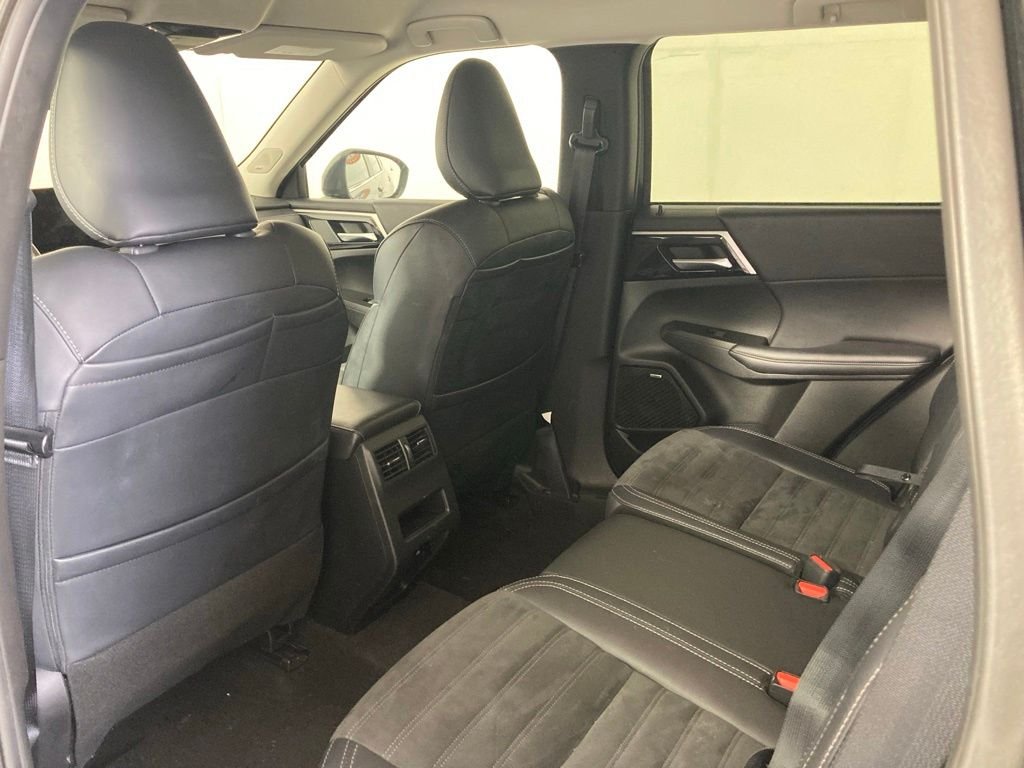 Used 2025 Gray Mitsubishi SE image 13